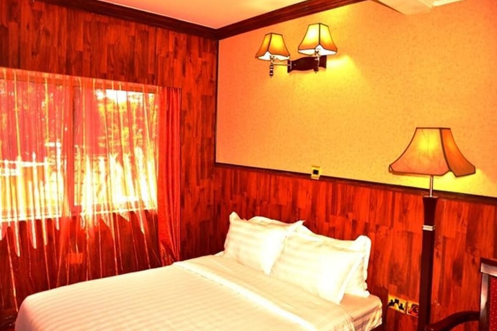 Room 3 of 7