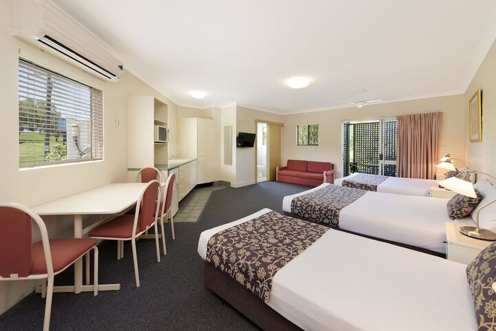 Room 4 of 34