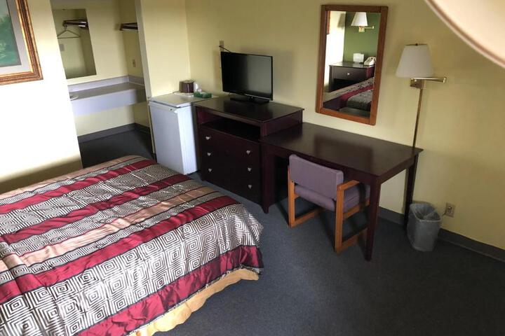 Standard | King Bed (3 of 4)