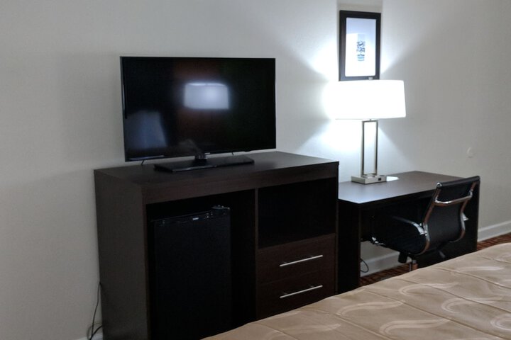 2 Queen Beds (10 of 11)