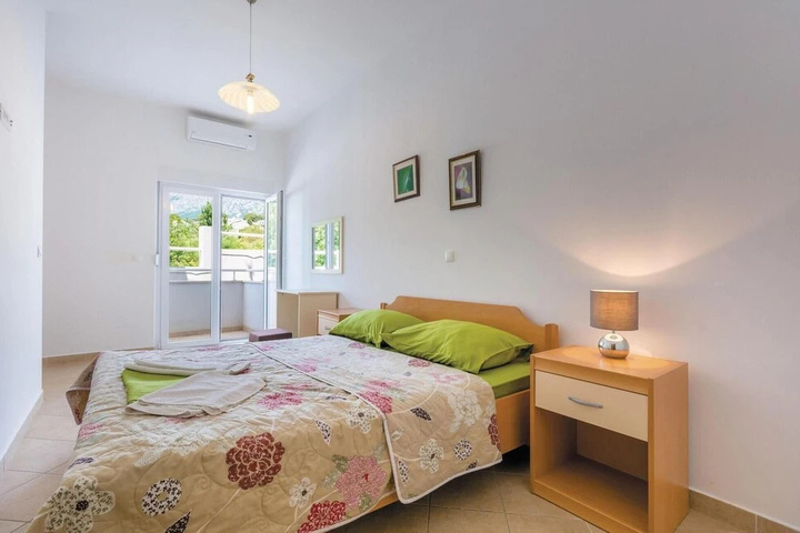 Amazing Home in Makarska With 9 Bedrooms Wifi and Outdoor Swimming Pool
