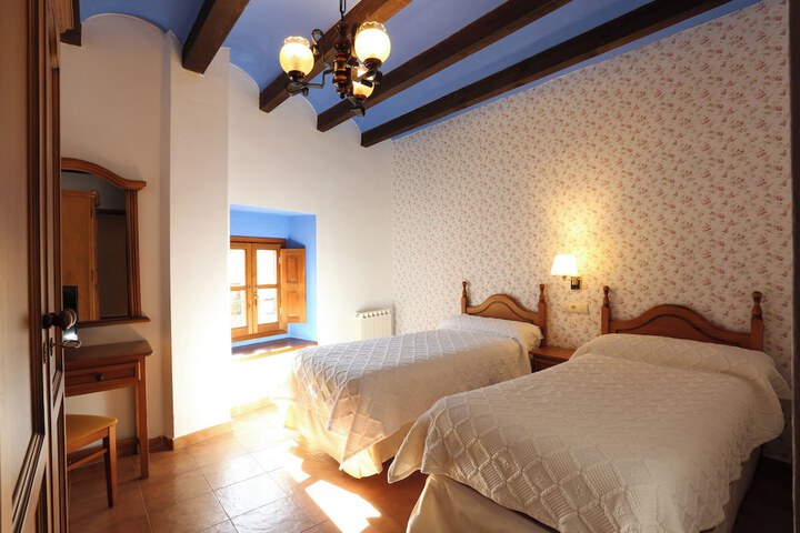 Room 16 of 38