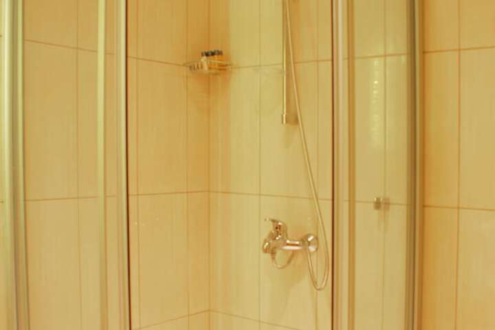 Room 12 of 28