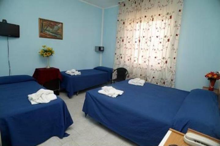 Room 4 of 7
