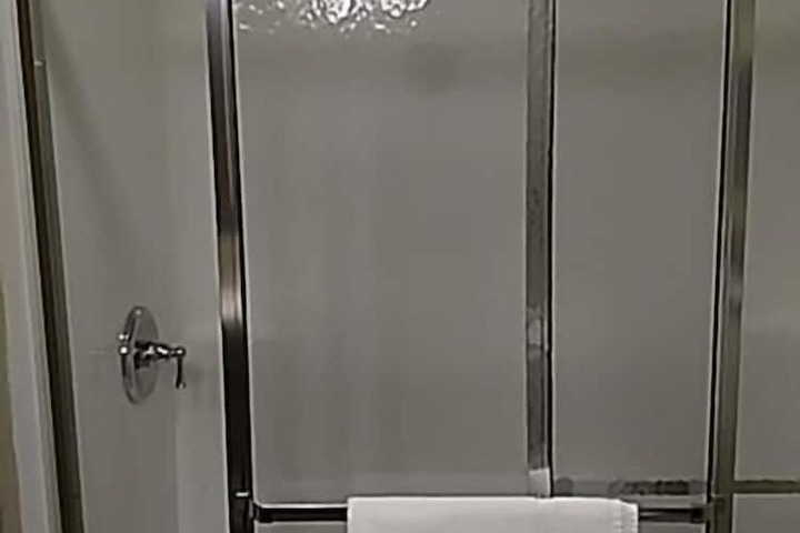 Room 16 of 32