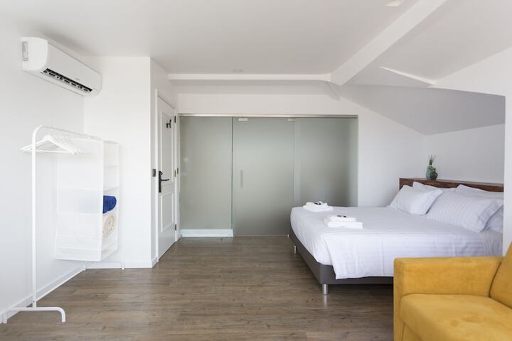 Room 27 of 105