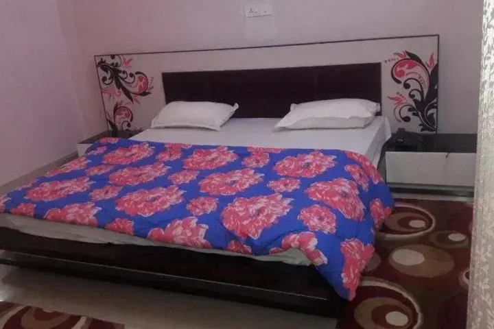 Room 7 of 13
