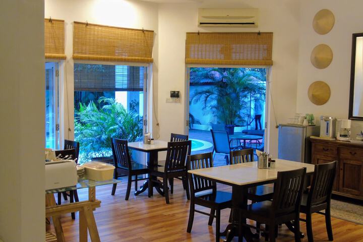 Breakfast area