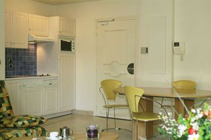 Room 13 of 20