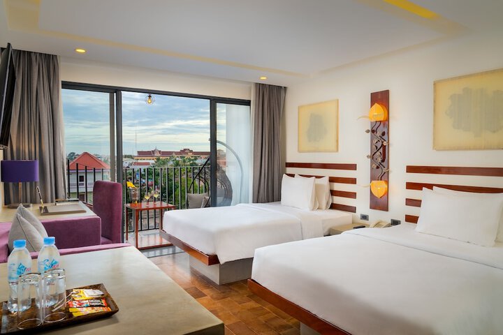 Room 2 of 28