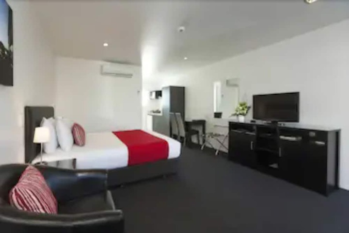 Room 10 of 34