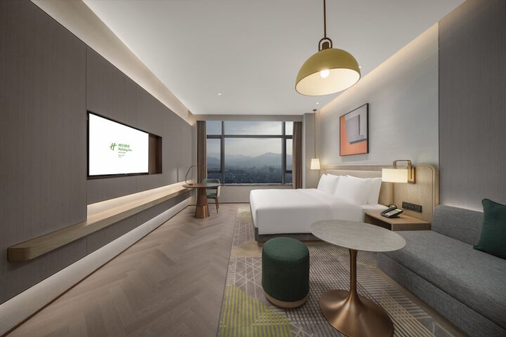 Room 4 of 43
