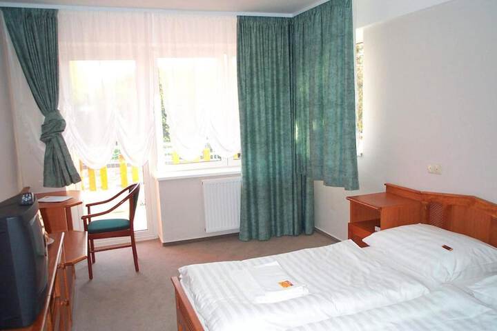 Room 13 of 30