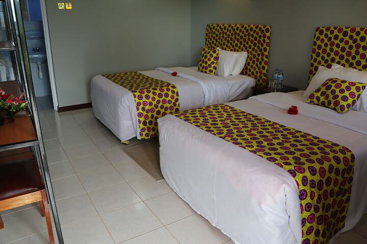 Room 6 of 16