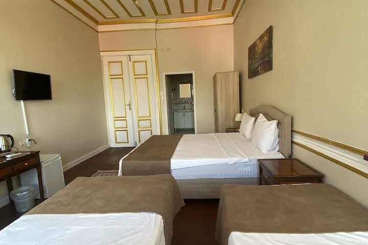 Room 15 of 38