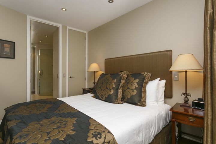 Room 33 of 200