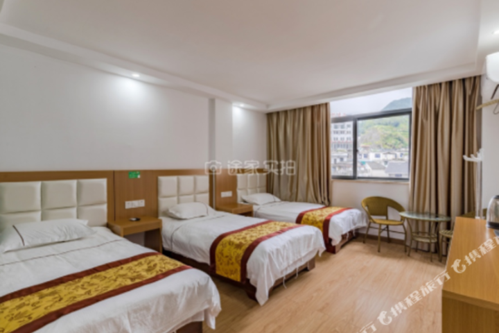 Huayuan Homestay (Huangshang Scenic Area South Gate)