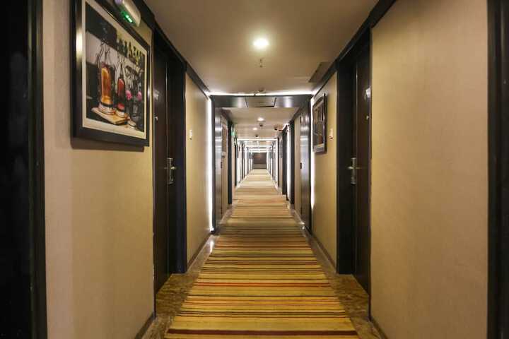 Ballroom/Hall 55 of 64