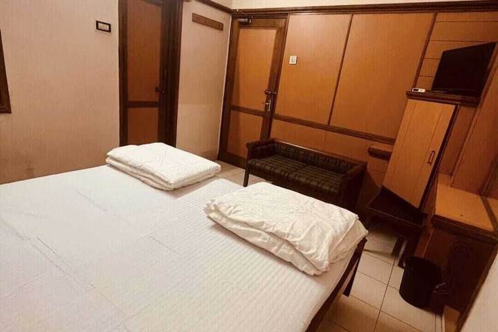 Room 17 of 36