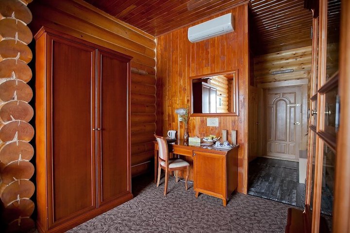 Room 10 of 33