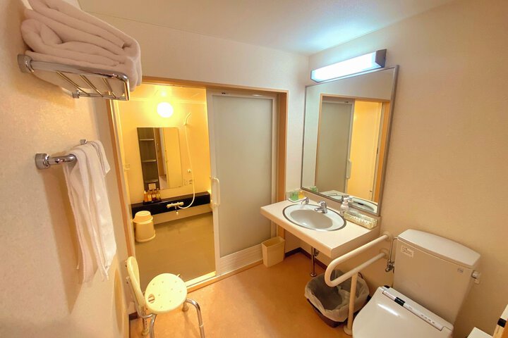Room 21 of 35