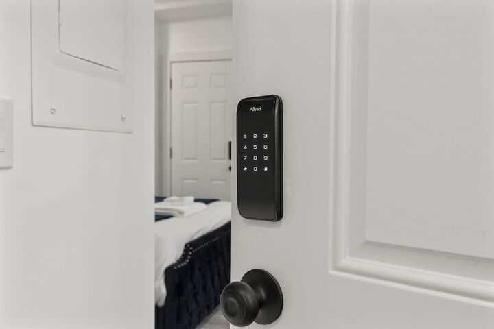 Room 13 of 82