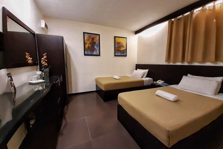 Room 12 of 19