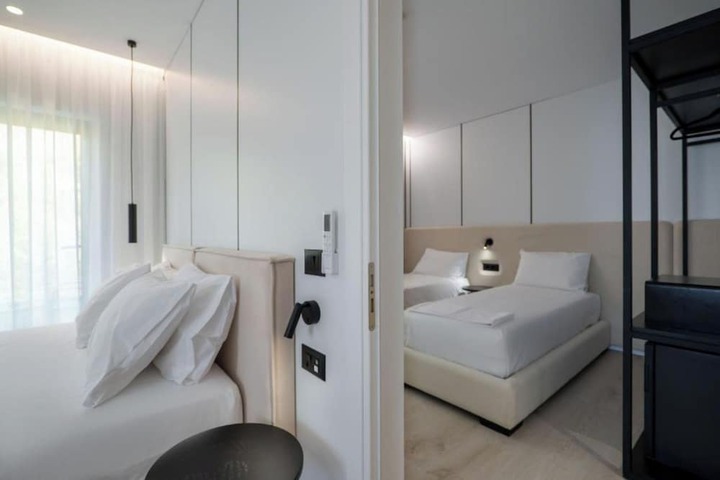 Room 43 of 100