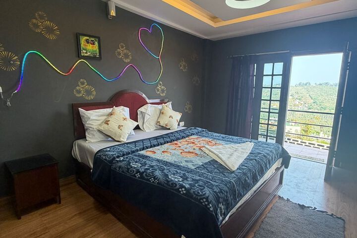 Room 4 of 27