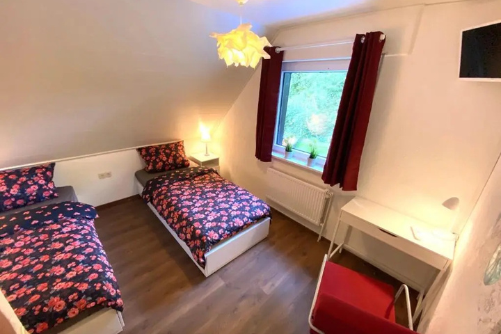 Room 4 of 14