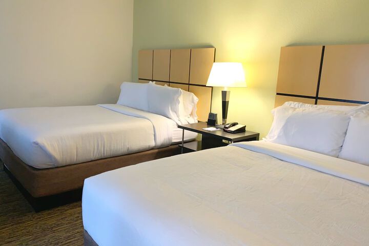1 Queen Bed Studio Suite (2 of 11)
