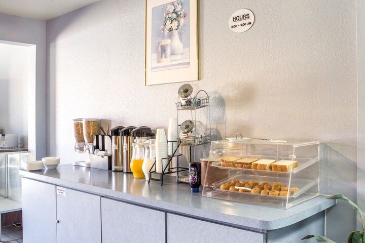 Breakfast/Coffee Service 28 of 31