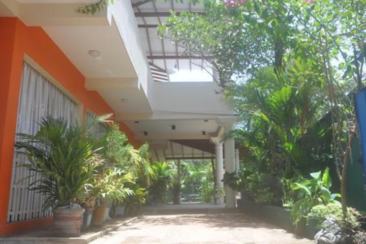 Hotel Surmount