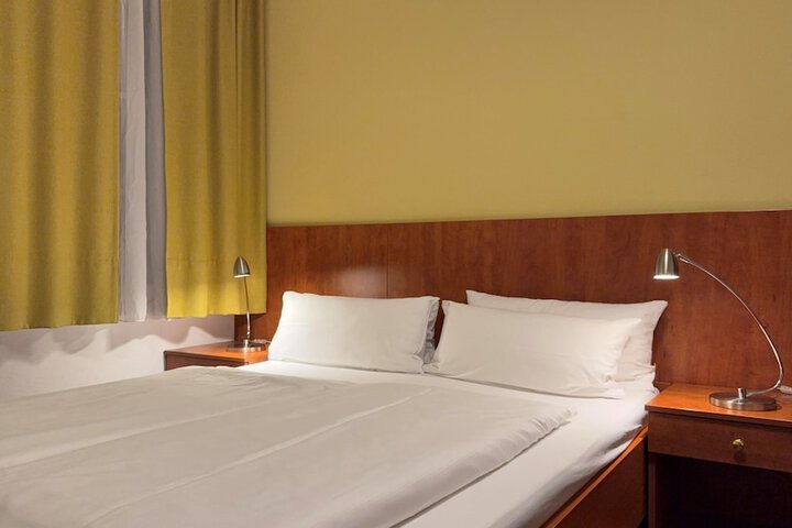 Room 14 of 22