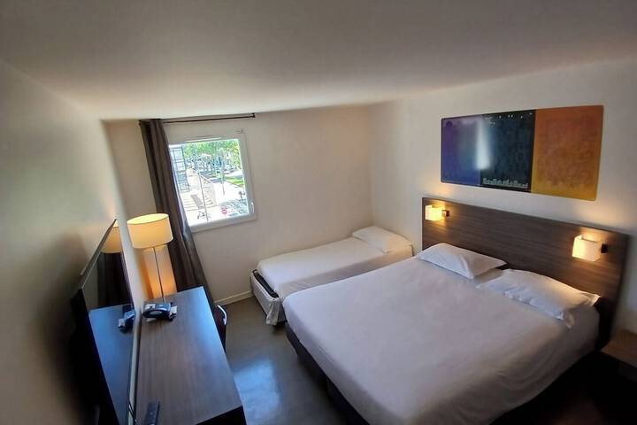 Room 21 of 37