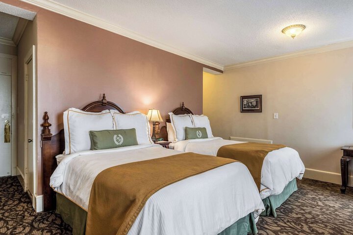 1 Double Bed (2 of 9)