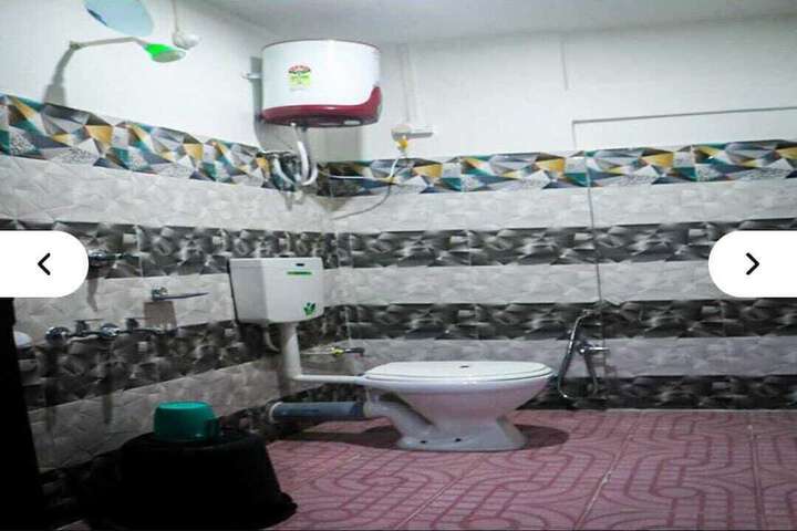 Room 4 of 6