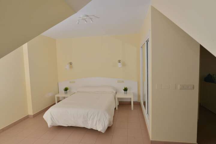 Room 8 of 33