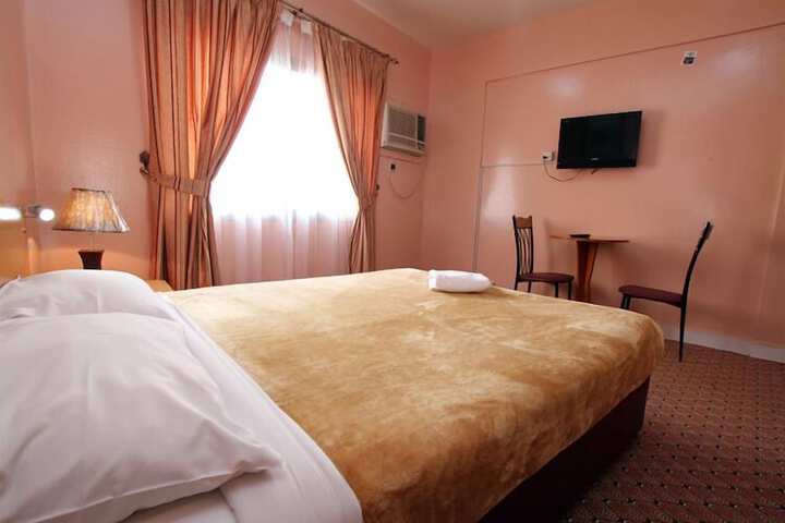 Room 6 of 16