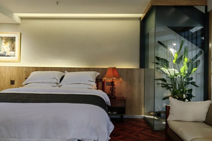 Room 74 of 131