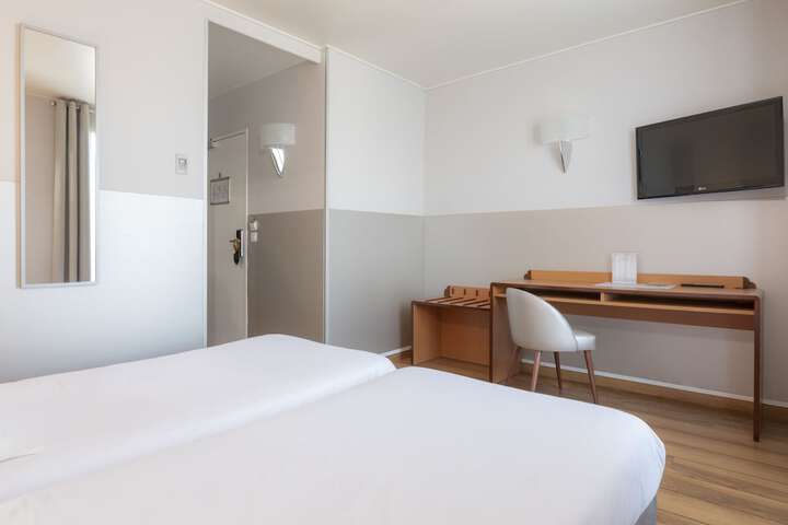 Room 10 of 44