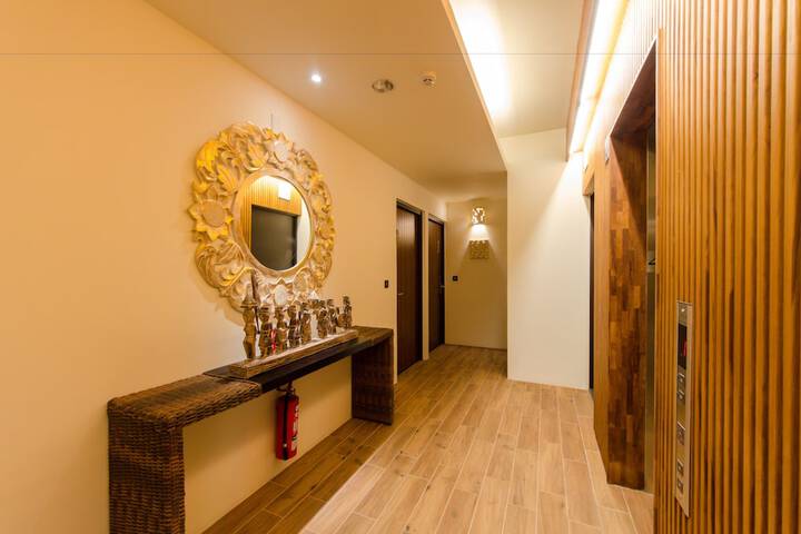 Ballroom/Hall 98 of 116