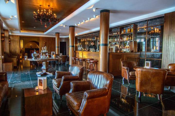 Lounge 70 of 87