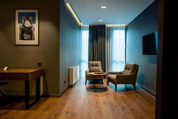 Room 15 of 38