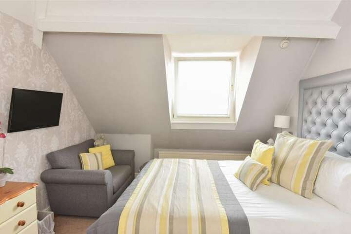 Room 2 of 34