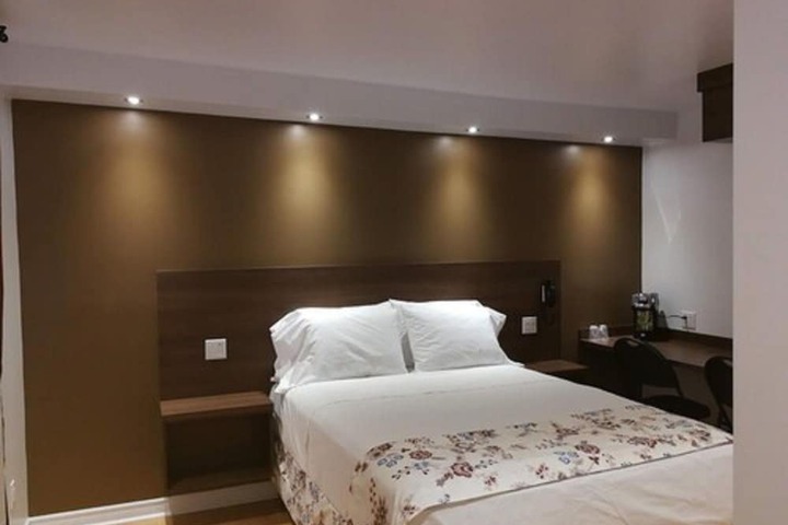 Room 11 of 37