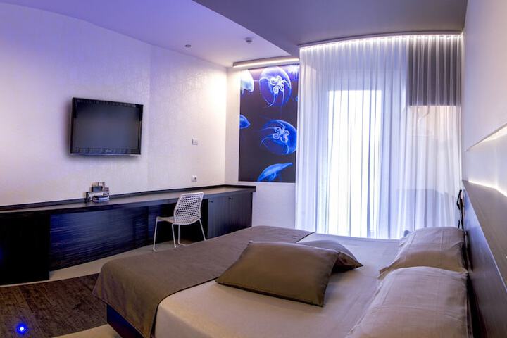 Room 35 of 95