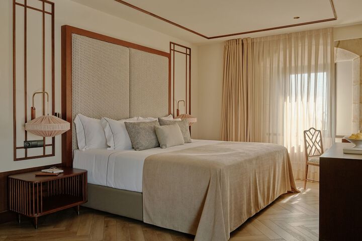 Room 6 of 92