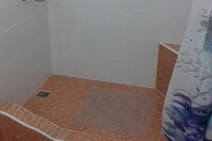 Room 6 of 18