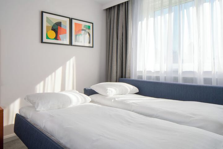 Room 17 of 176
